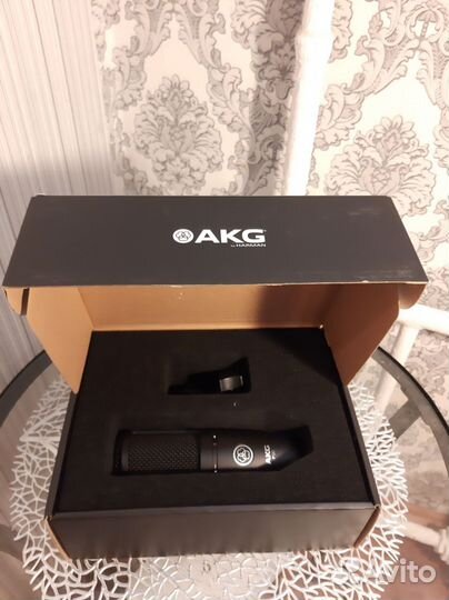 Микрофон AKG P120 + звук. карта Berhinger UM2
