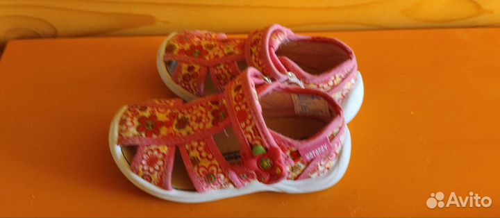 Сандалии 23 р