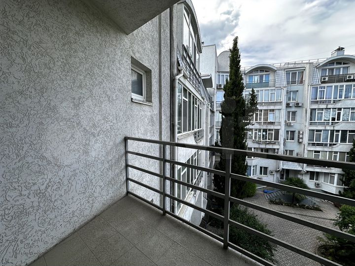 3-к. квартира, 83 м², 4/6 эт.