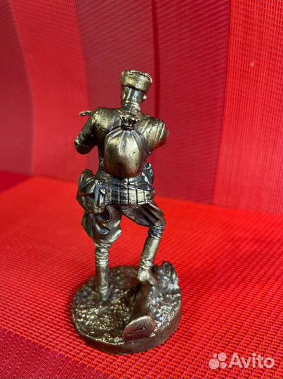 Бронзовая статуэтка 