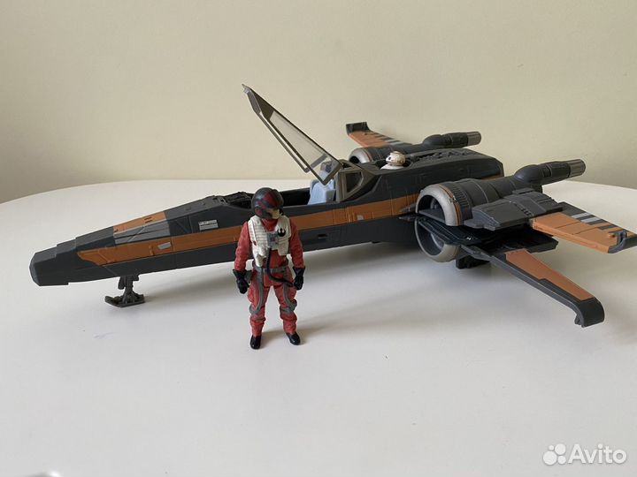 Космический корабль hasbro X-Wing с фигуркой