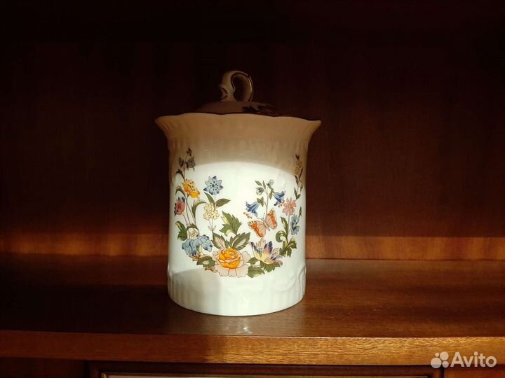 Форфоровая сахарница