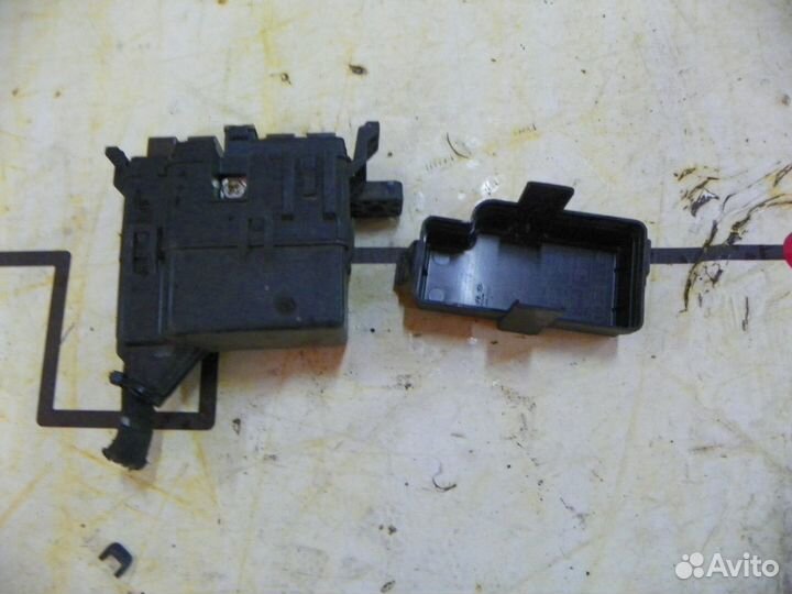 Блок предохранителей под капот дополнительный Hyun