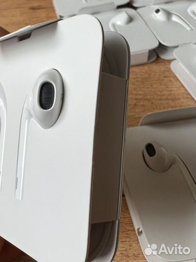Новые наушники EarPods Lightning для iPhone