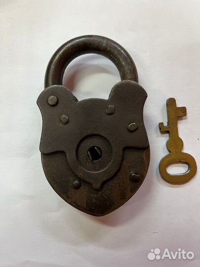 Старинный амбарный замок