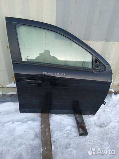 Дверь передняя правая Peugeot 301