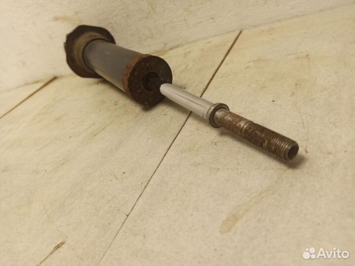 Амортизатор задний Тойота