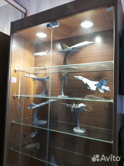 Шкаф витрина