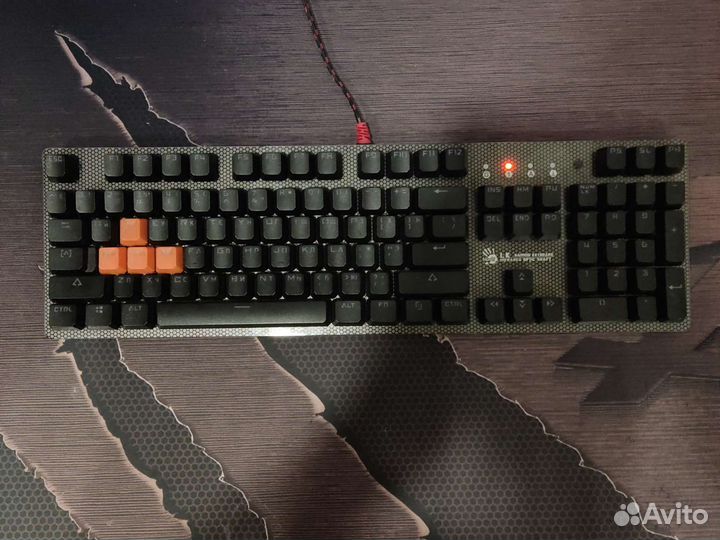 Игровая механическая клавиатура bloody b800