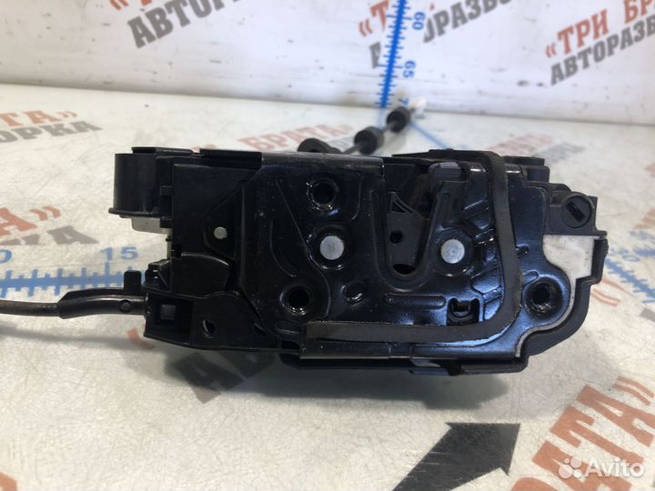 Шкода Рапид Замок задней двери Прав