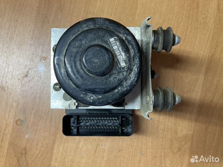 Volkswagen Touareg блок abs насос