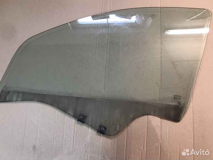 Стекло передней левой двери Renault Duster