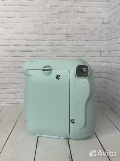 Фотоаппарат instax mini 9 голубой сломан