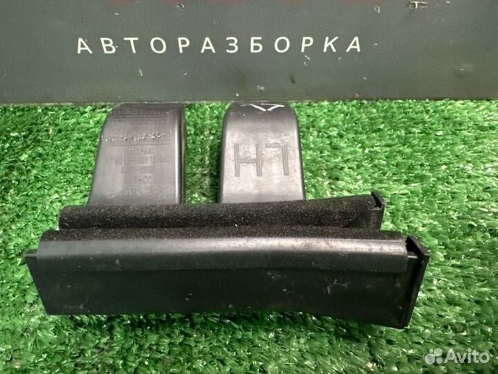 Держатель стекла двери передний левый Kia Ceed 2