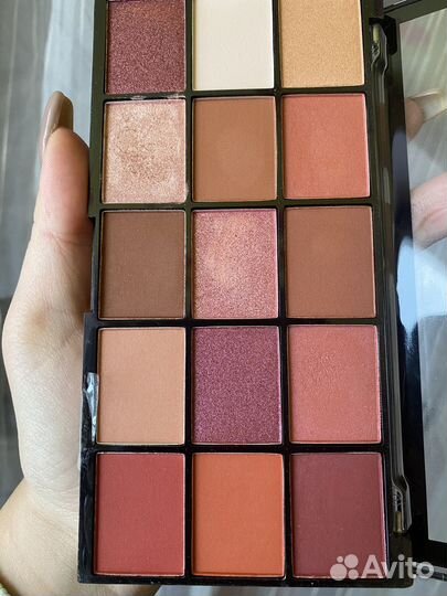 Revolution палетка теней новая