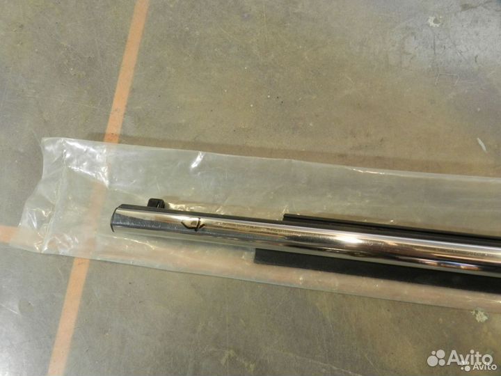 Накладка стекла переднего левого - Toyota RAV 4