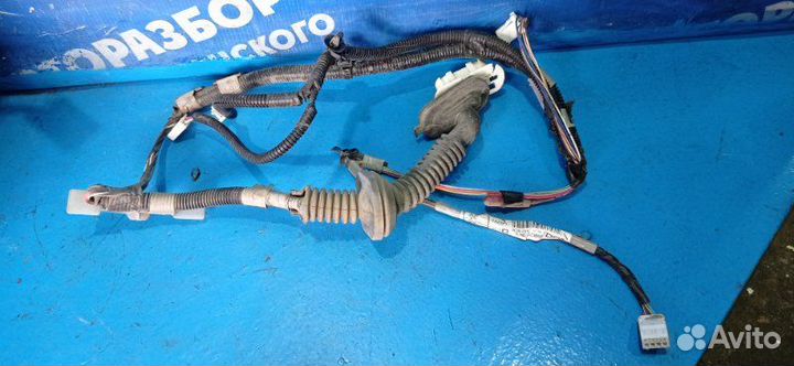 Проводка двери Toyota Verso минивен 2ZR-FE 2009