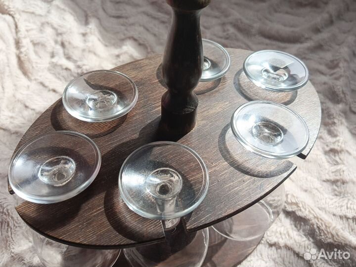 Набор бокалов на подставке из дерева