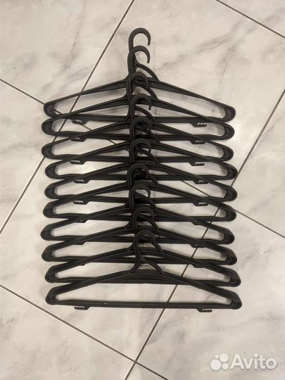 Вешалки плечики пластмассовые большие крепкие