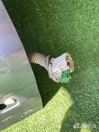 Дверь передняя правая Ford Maverick синяя