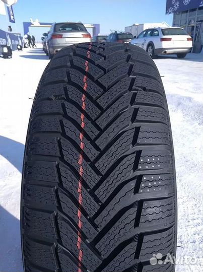 Michelin Alpin 6 215/45 R16 90V