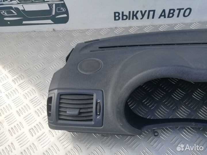 Накладка торпедо верхняя Renault Symbol 2006г