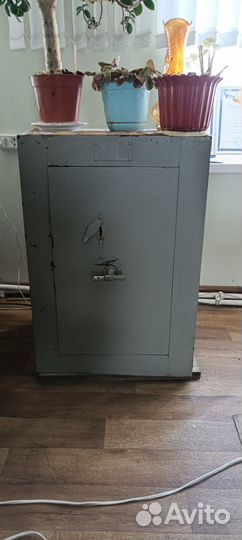 Шкаф металлический сейф б/у