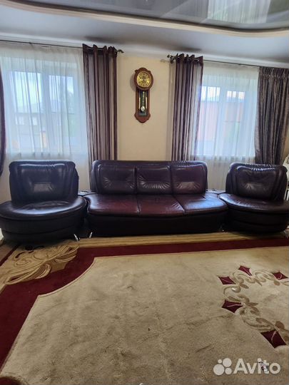 Кожаный диван и 2 кресла