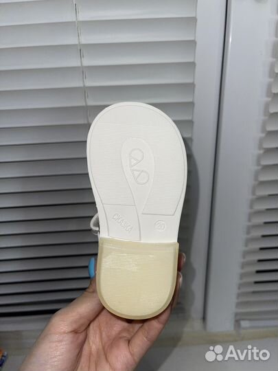 Босоножки детские новые