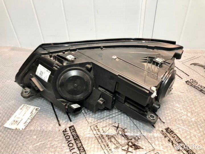 Фара передняя правая Volkswagen Tiguan 2011-2016