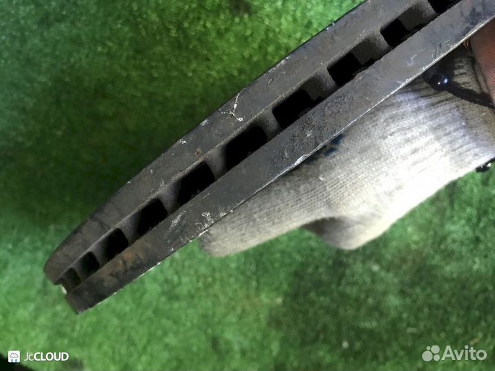 Тормозной диск на nissan fuga PNY50 VQ35DE