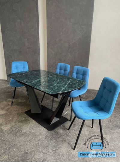 Стол со стульями