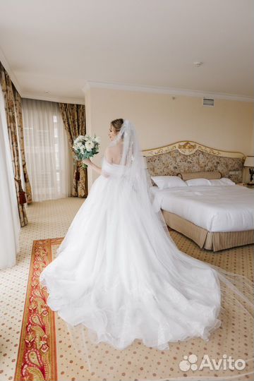 Свадебное платье со шлейфом