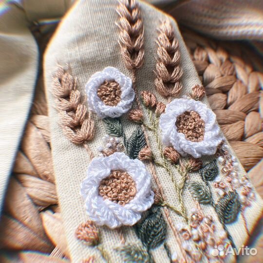 Бантики ручной работы с вышивкой