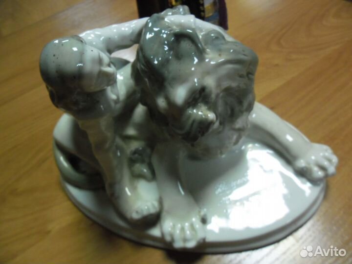 Дрессировщица со львом