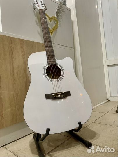 Акустическая гитара