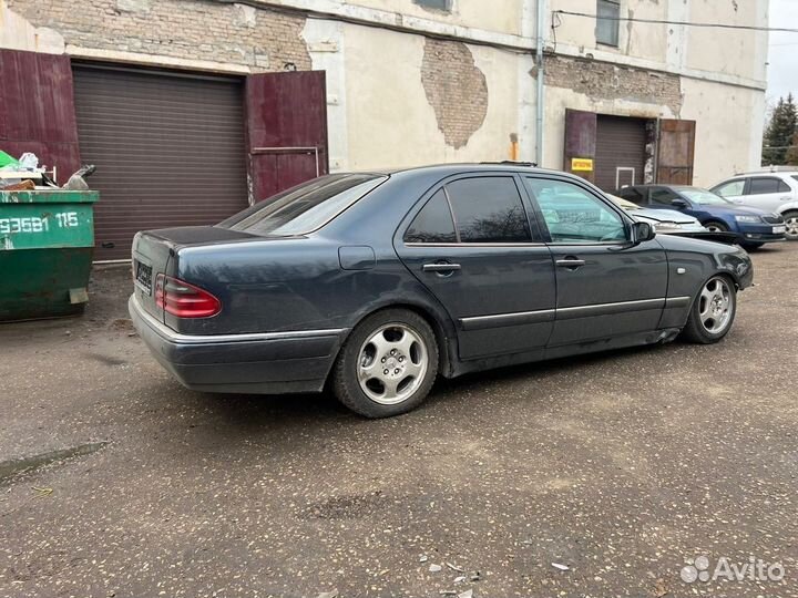В разборе Mercedes-Benz W210