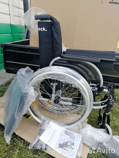 Кресло-коляска для инвалидов с ручным приводом