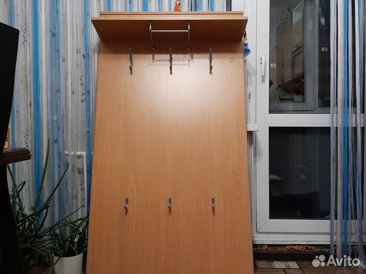Вешалка настенная в прихожую