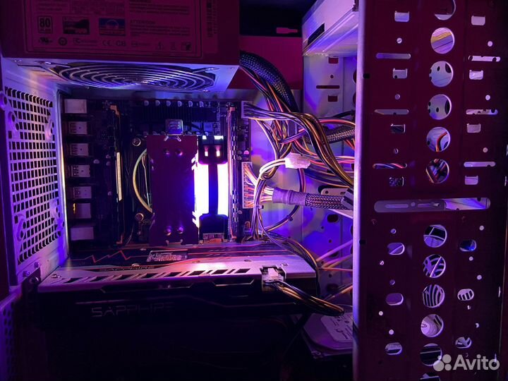 Игровой пк с монитором клавиатурой и мышью