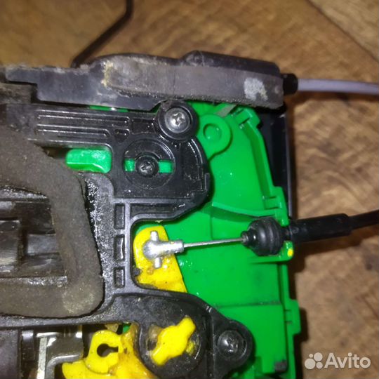 Замок двери передней левой Hyundai Solaris