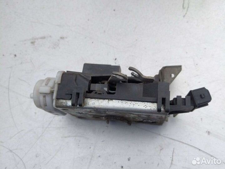 Замок двери передний правый Audi 100 седан 2.8 AAH