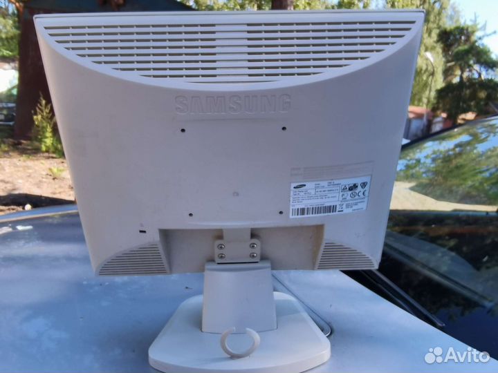 Монитор Samsung syncmaster 710n