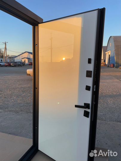 Дверь входная с электронным замком