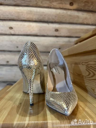 Туфли золотые 36 размера