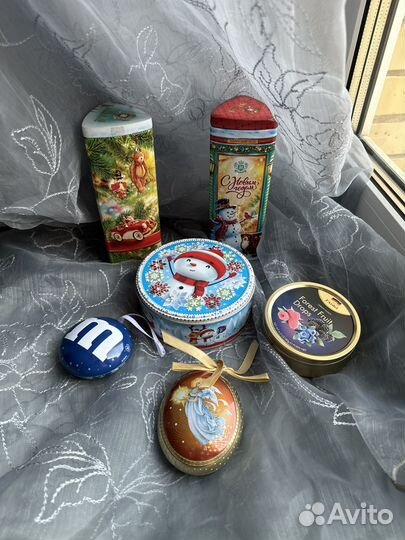 Коробка банка жестяная