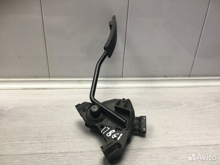 Педаль газа Opel Vectra 1.9 2007