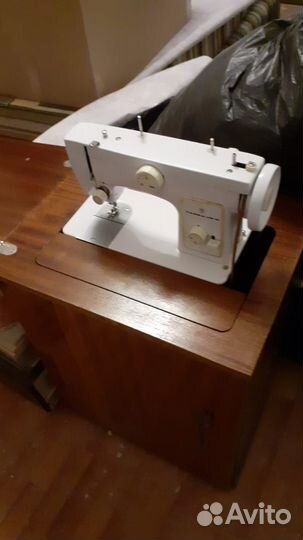 Швейная машинка чайка 132