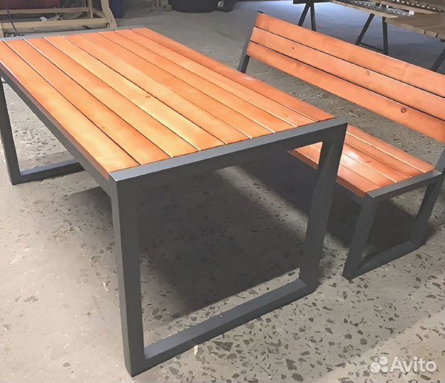 Стол деревянный