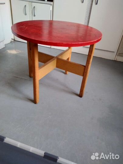 Стол детский, дерево